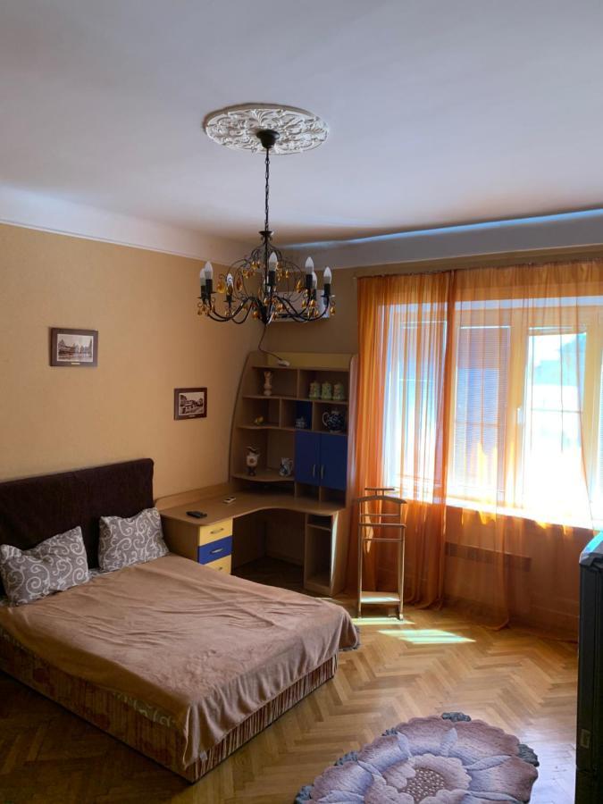 Apartment On Hoholya Street Chernivtsi Exterior photo